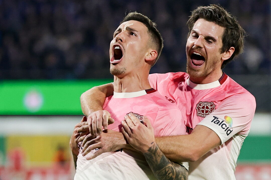 Grimaldo marcou um dos golos do Leverkusen