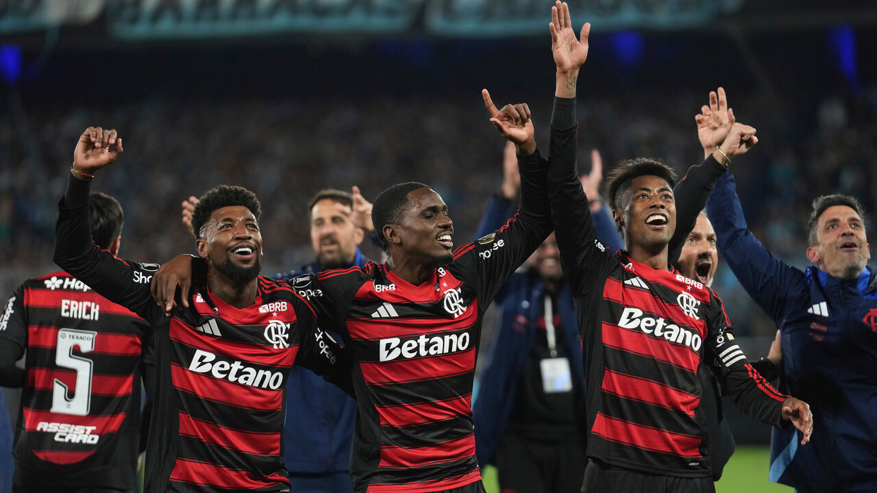 Jogadores do Flamengo celebram apuramento para a final da Libertadores