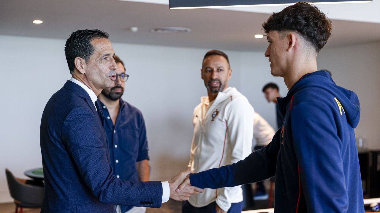 Pedro Proença encontra-se com a Seleção Sub-17 antes da partida para o Mundial
