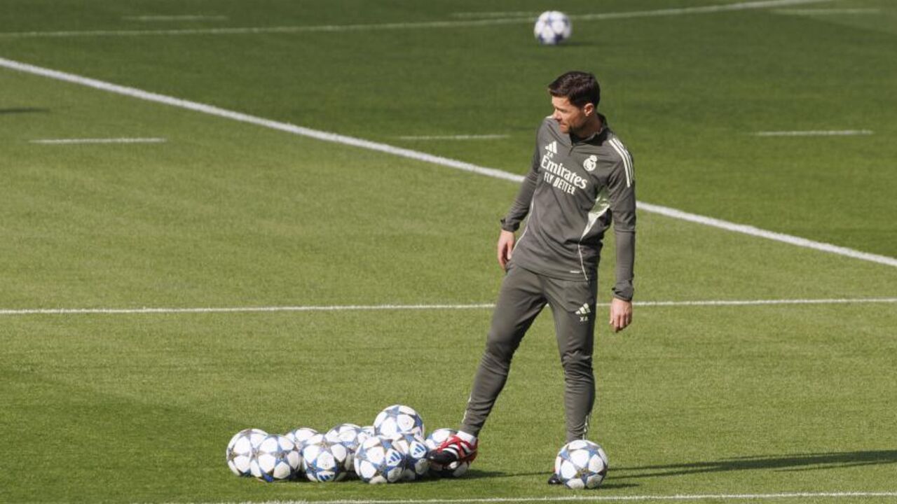 Xabi Alonso durante um treino do Real Madrid