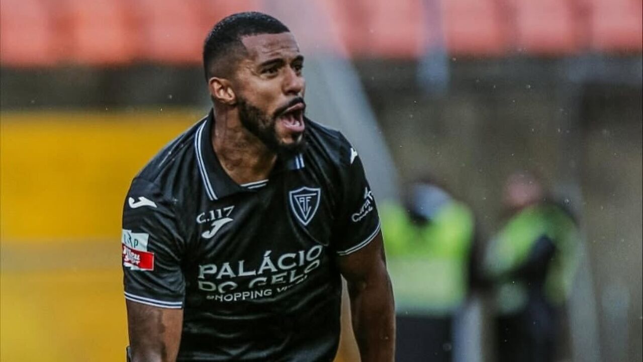 André Clóvis marca quatro golos na vitória do Académico de Viseu contra o Leixões em Matosinhos