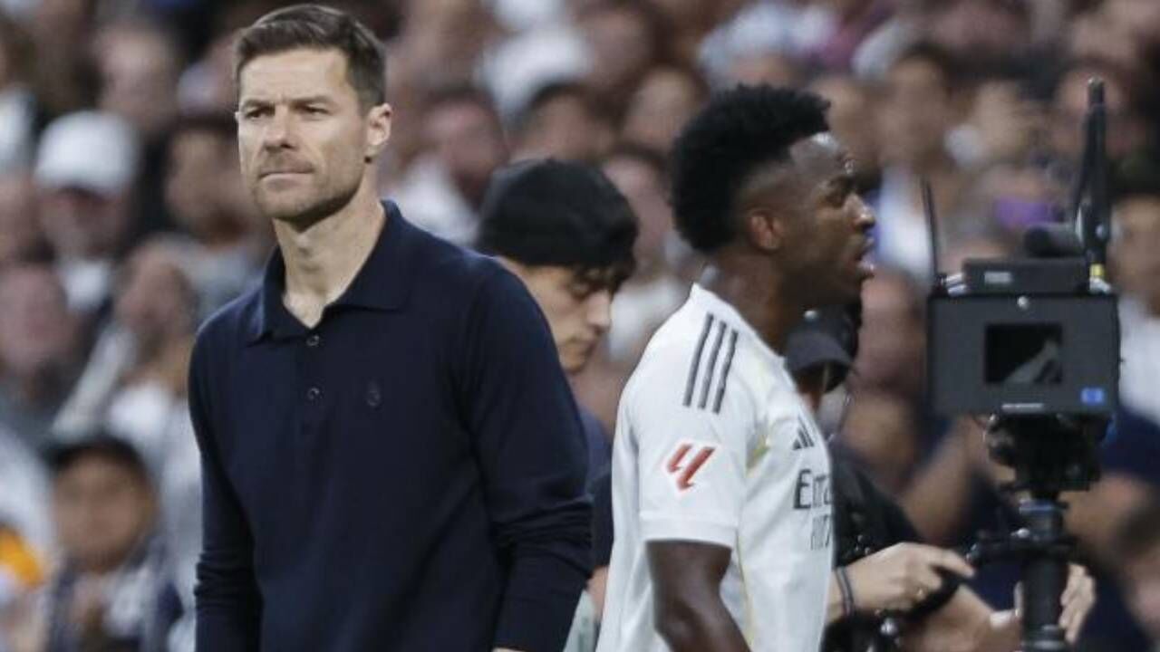 Xabi Alonso e Vinícius Júnior já não estão de costas voltadas