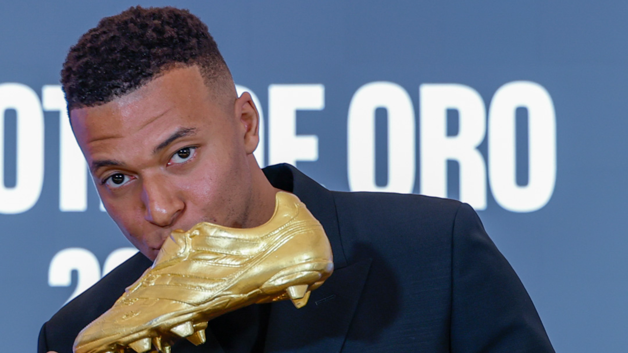 Mbappé recebe Bota de Ouro após superar Gyokeres no Real Madrid