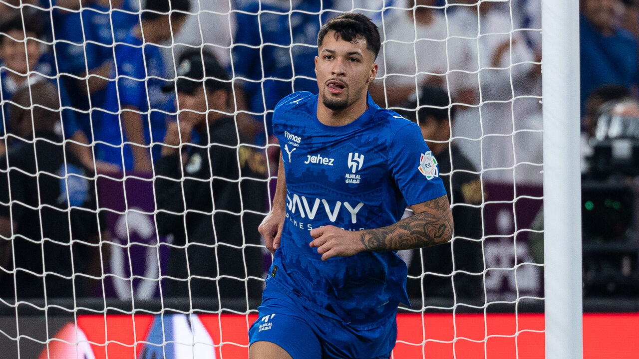 Al Hilal vence com golo do ex-Benfica e aproxima-se do Al Nassr de Ronaldo