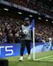 Isago Silva, filho de Thiago Silva, foi apanha-bolas no Chelsea-Benfica