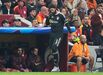 Alisson saiu lesionado do jogo da Champions frente ao Galatasaray 