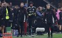 Alisson saiu lesionado do jogo da Champions frente ao Galatasaray 