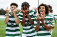 Paulo Simão, ao centro, celebra o 2-1