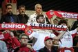 José Mourinho (à direita) e Mário Branco (à esquerda) no Seixal a assistir à equipa B do Benfica