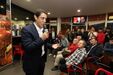 Rui Costa discursa aos sócios e adeptos na Casa do Benfica em Coimbra
