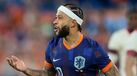 Depay marca pela Holanda após problema com o passaporte