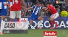 FC Porto pediu penálti de António Silva sobre Deniz Gül neste lance
