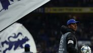 Isago Silva, filho de Thiago Silva, foi apanha-bolas no Chelsea-Benfica