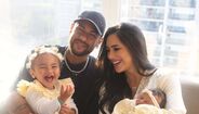 Neymar com as filhas Mel e Mavie em momento familiar ternurento
