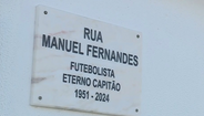 A placa que celebra o Eterno Capitão dos leões