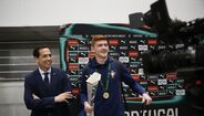 Seleção portuguesa de futsal recebida em festa depois da conquista do Europeu sub-19