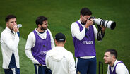 Rúben Dias fotografa durante sessão de treino da seleção portuguesa