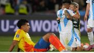 Prestianni celebra vitória da Argentina frente à Colômbia no Mundial Sub-20