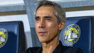 Paulo Sousa reage no banco de suplentes do Shabab Al Ahli