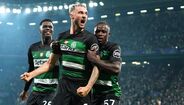 Debast celebrou o 2-0 ao Lille com Diomande e Quenda