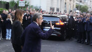 Sarkozy começa pena de prisão em Paris com apoio de populares