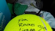 Djokovic assinou uma bola para o clube