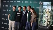 Frederico Varandas posa com família junto ao troféu de campeão nacional do Sporting