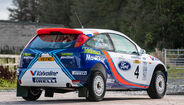 Ford Focus WRC de rali, conduzido por Carlos Sainz e Colin McRae, à venda.