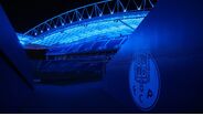 Estádio do FC Porto iluminado a azul