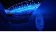 Estádio do FC Porto iluminado a azul