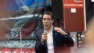 Rui Costa discursa aos sócios e adeptos na Casa do Benfica em Coimbra