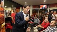 Rui Costa discursa aos sócios e adeptos na Casa do Benfica em Coimbra
