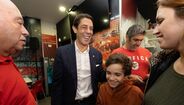 Rui Costa discursa aos sócios e adeptos na Casa do Benfica em Coimbra