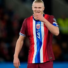 <![CDATA[ Haaland compra livro raro sobre os vikings e oferece-o à biblioteca de Bryne ]]>