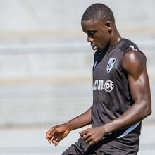 <![CDATA[ Beni foi ao hospital após pancada na cabeça no Camarões-Angola ]]>