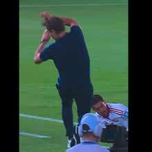 <![CDATA[ Até viu estrelas: Lopetegui leva bolada no Qatar-EAU ]]>