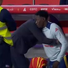 <![CDATA[ Samu desinspirado no Espanha-Bulgária: avançado do FC Porto saiu ao intervalo e foi confortado pelo selecionador ]]>