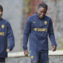 <![CDATA[ Dois portugueses e outro jogador do FC Porto nos finalistas do Golden Boy ]]>