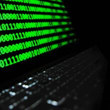 <![CDATA[ CMVM alerta para fraude "abusiva e ilegítima" com nome e imagem de personalidades públicas ]]>
