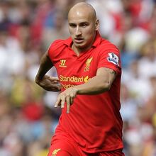<![CDATA[ Ex-médio do Liverpool muda-se para os Emirados Arábes Unidos: «O meu irmão ganha mais num hotel em Londres...» ]]>