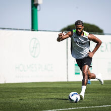 <![CDATA[ St. Juste abre portas de janeiro: central que jogar 
e está disposto a encontrar destino pós-Sporting ]]>