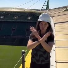 <![CDATA[ Influencer belga sobe ao topo do Estádio José Alvalade e faz o... 'SIIII' de Cristiano Ronaldo ]]>
