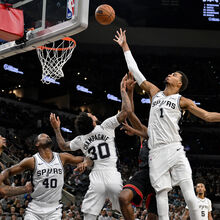 <![CDATA[ Victor Wembanyama é o mais jovem de sempre a ganhar o prémio de melhor defesa da NBA  ]]>