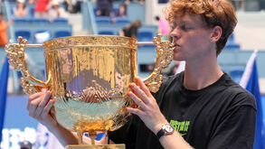 Jannik Sinner conquista torneio de Pequim
