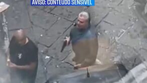 Assustador: imagens dos confrontos em Nápoles mostram polícia com pistola em punho