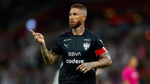 Federação mexicana multa Sergio Ramos por críticas ao árbitro