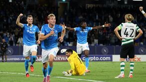 Nápoles vence Sporting com destaque para Höjlund