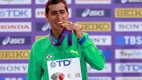Caio Bonfim é campeão mundial dos 20 km marcha: «Seria um sonho ser aplaudido no relvado do Estádio da Luz»