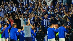 FC Porto em Arouca: invasão, cânticos e pirotecnia valem 6.856 euros em multas