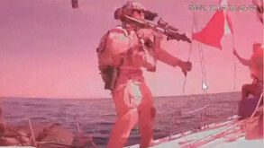 O momento em que o último barco da flotilha para Gaza é travado por militares israelitas